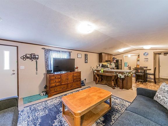 3rd image of 1640 Long Ave