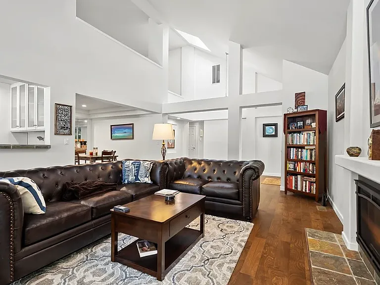 9032 Gleneagle Dr — Photo 4