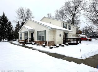 729 Griswold St, Howell, MI 48843
