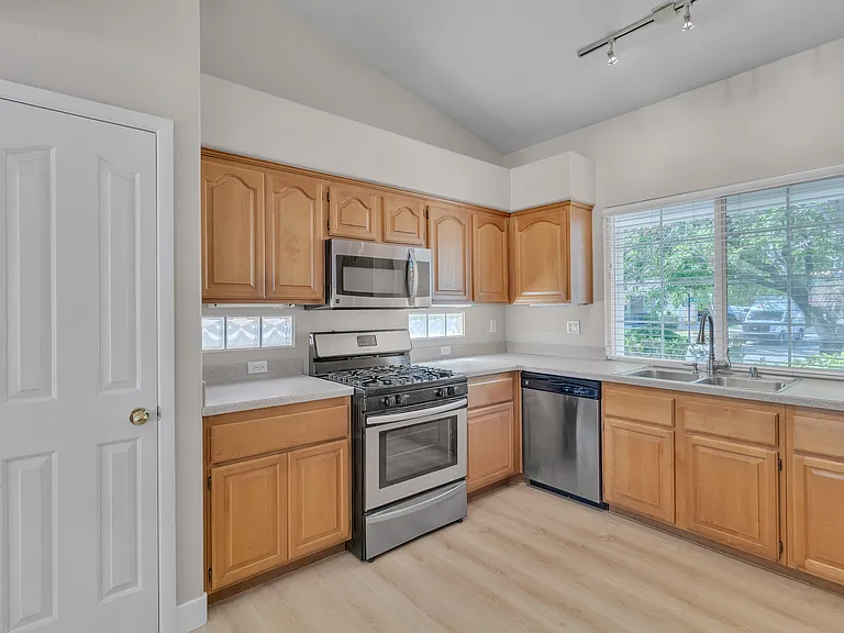 1568 Lamplight Village Ln — Photo 20