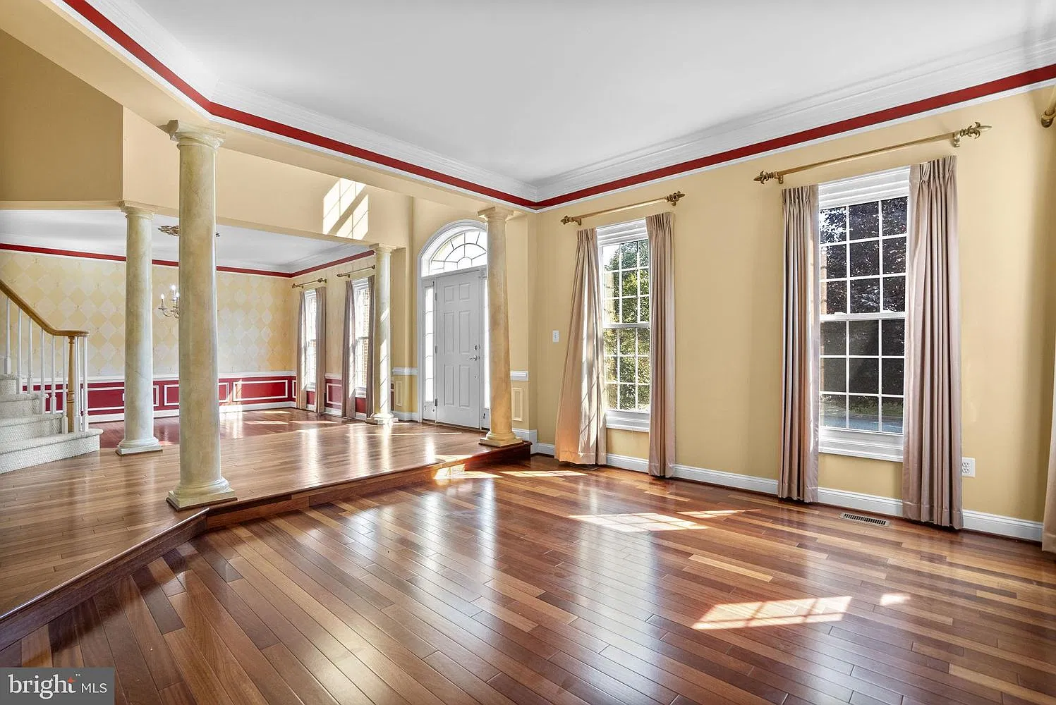5 bed, 5556 sqft, $5,800 — Photo 4