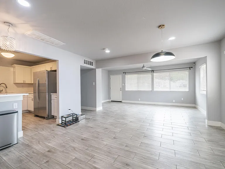 717 E Palmaire Ave — Photo 6