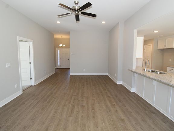 4th image of 588 Utah Ave