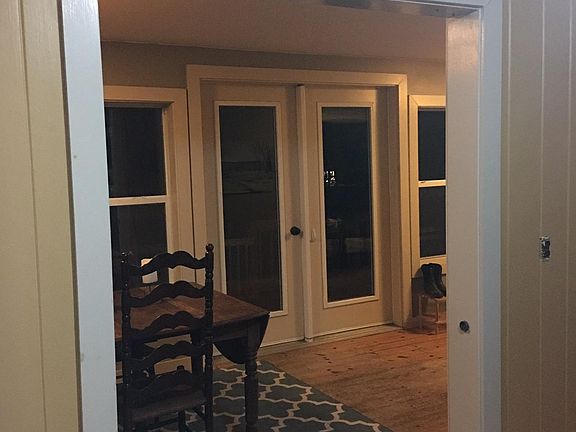 Entry to sunroom/dinning from kitchen