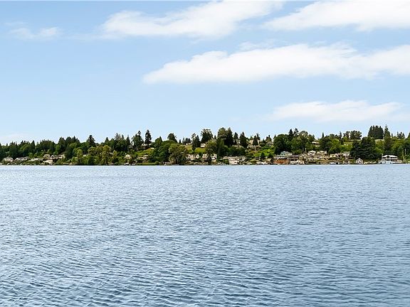 Panoramic shot of Lake Stevens as seen from the dock.  