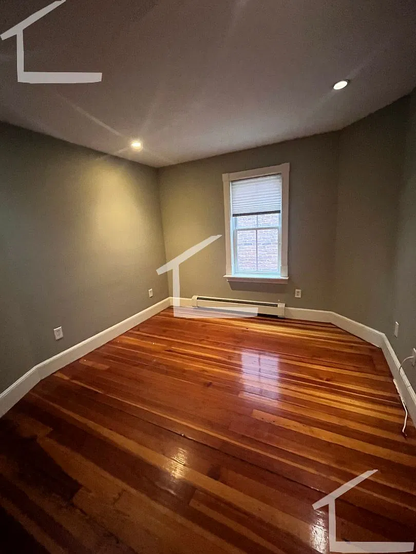 Spacious 6-Bedroom In Mission Hill | 3 Bathrooms + In-Unit Laundry — Photo 1