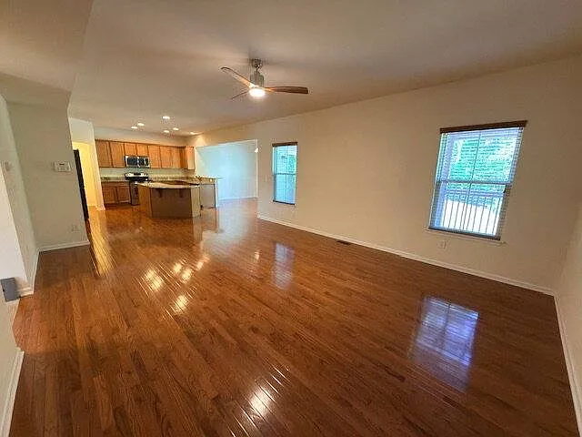 679 Stonebury Cir — Photo 2