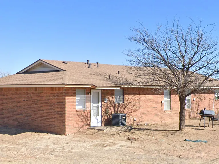 1703 Avenue E — Photo 9