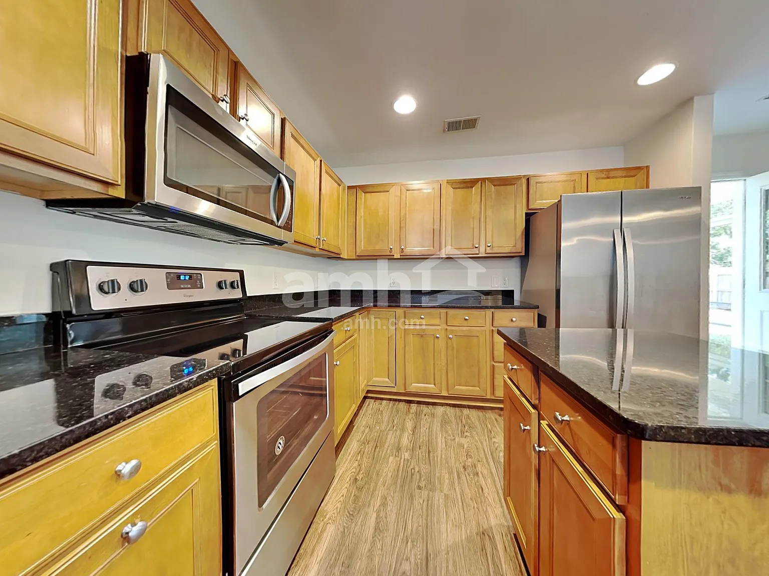 3 bed, 2.0 bath, 1539 sqft, $2,175 — Photo 3