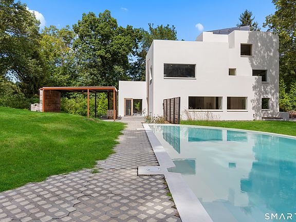 2nd image of 118 Roseville Road