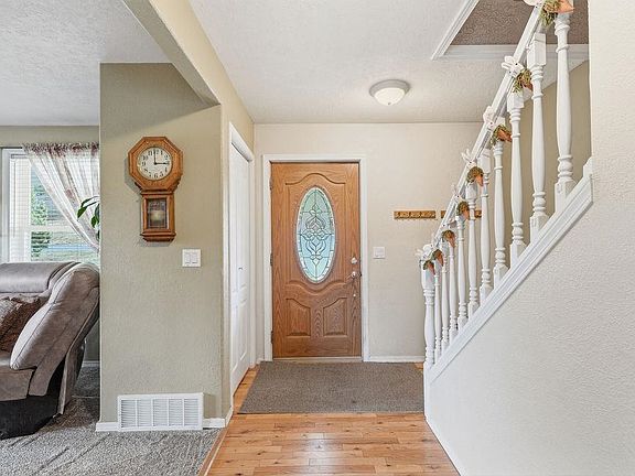 5th image of 227 E Stringham Rd