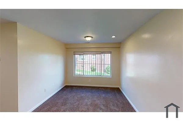 Building Photo - 940 Division Ave NE #6