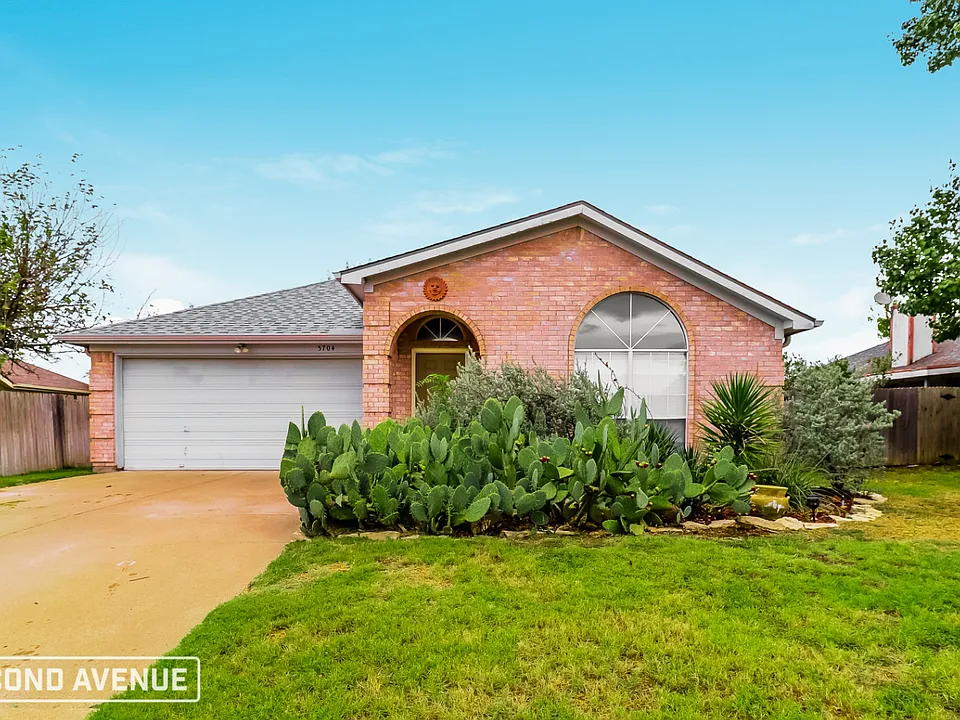 3704 Garden Springs Dr