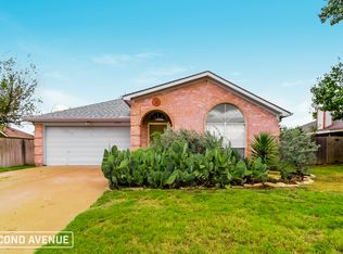 3704 Garden Springs Dr, Fort Worth, TX 76123