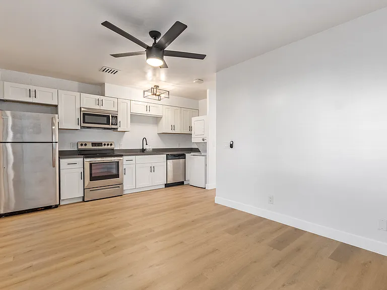 The Harlow Apartments — Photo 37