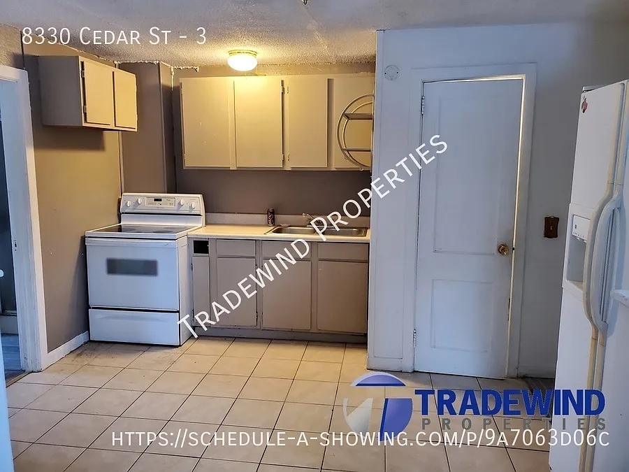 Cozy 2 Bed 1 Bath Condo Unit — Photo 2