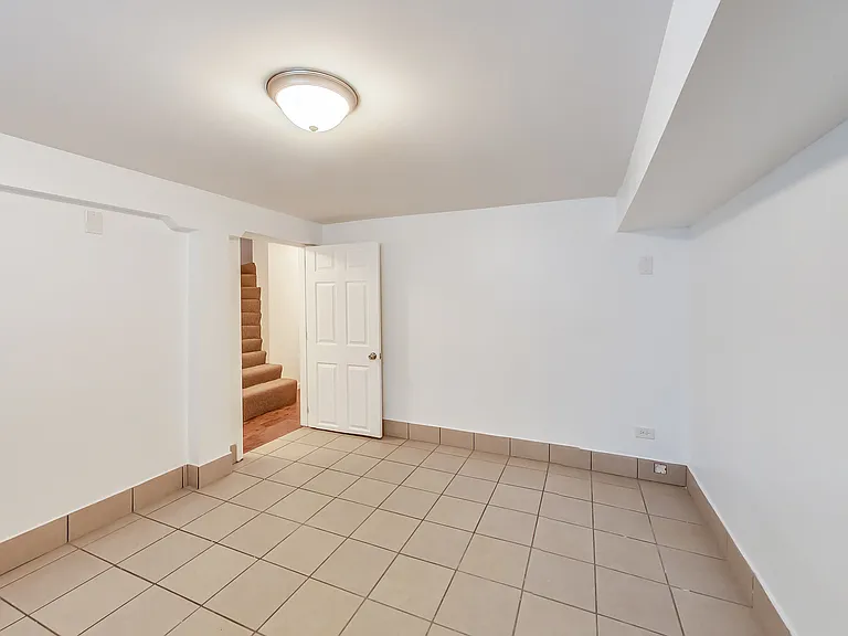 1138 W Addison St #1 — Photo 18