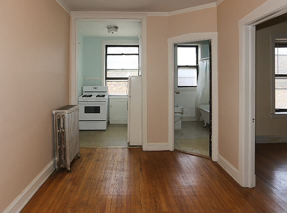 5th image of 1923 W Winnemac Ave Unit 4