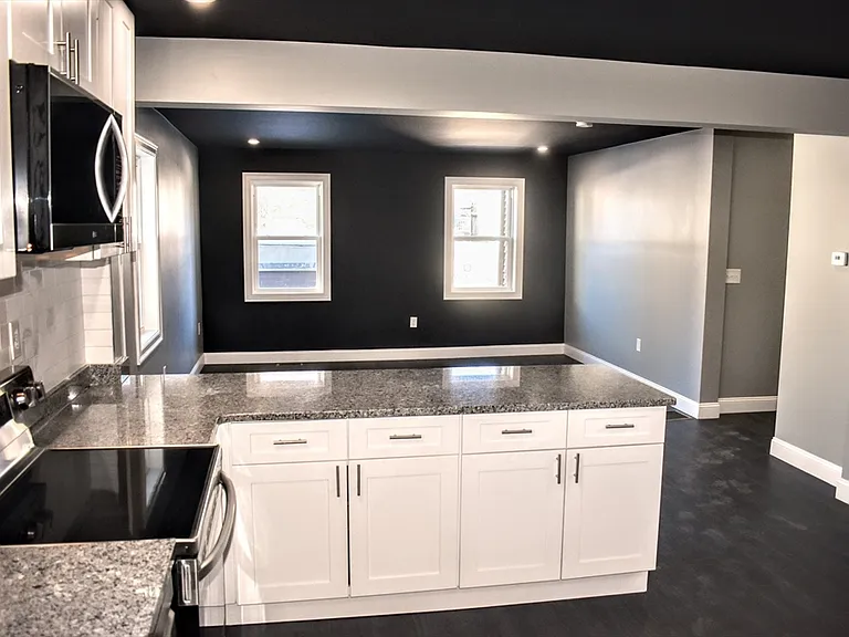 2 Sunnyside St #1 — Photo 9