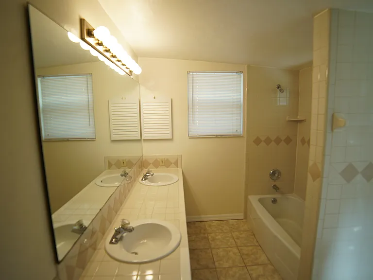 3615 SE 33rd Way — Photo 8