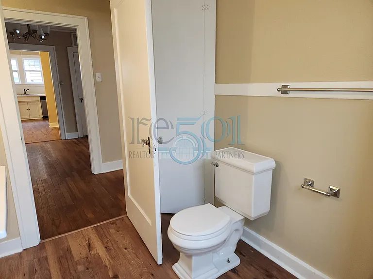 119 N Monroe St — Photo 28