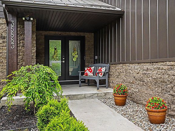 4th image of 35883 Riverview Dr