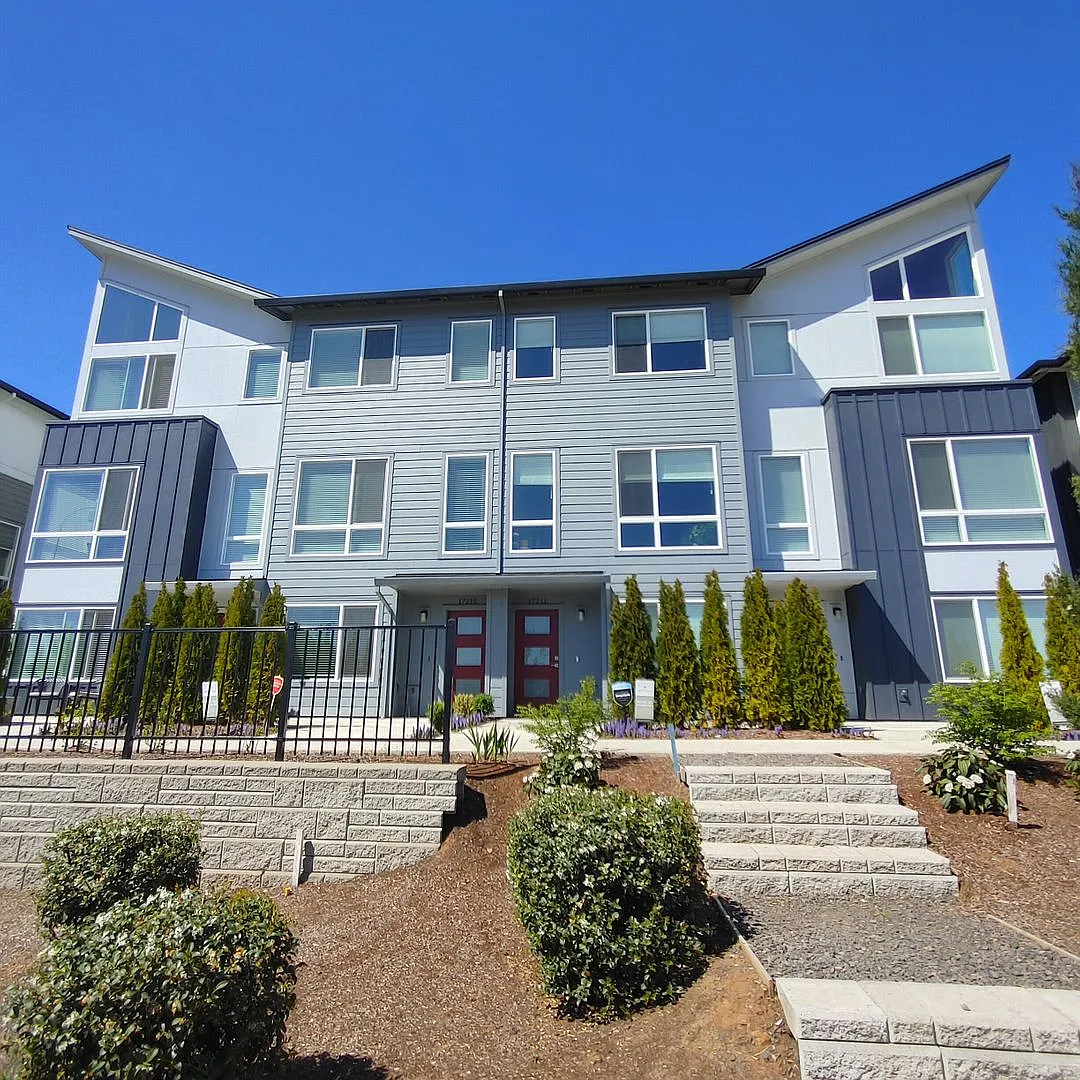 Stunning Newer Construction Home With 2 Master Suites Located in the Desirable Mountainside Heigh... — Photo 1