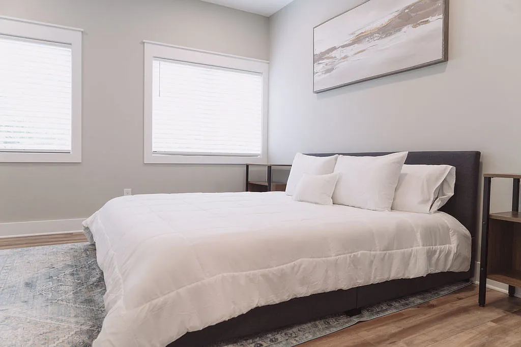 2 bed, 1.5 bath, 2000 sqft, $4,500 — Photo 2