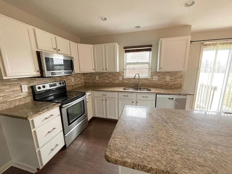 1670 Primrose Ave — Photo 11