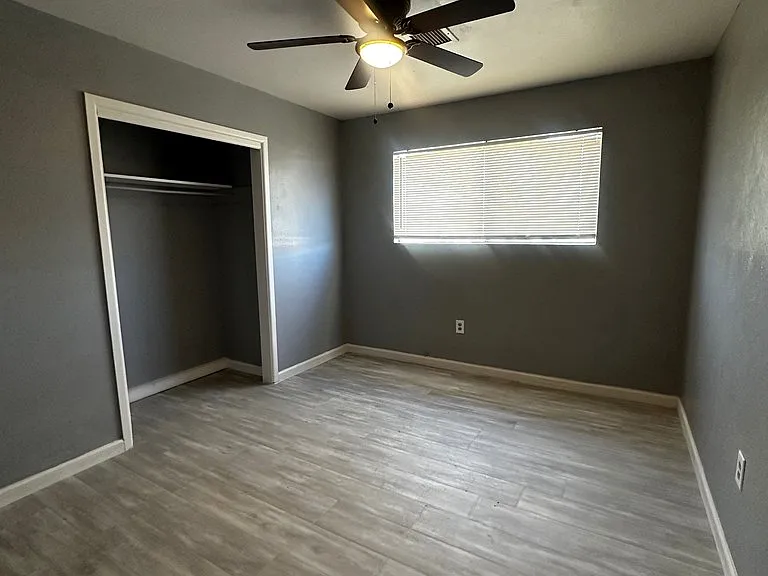 2206 Lyndale Dr — Photo 8