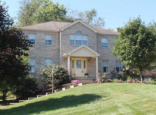 118 Cloverdale Dr, Evans City, PA