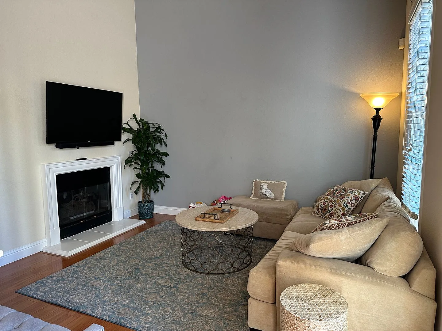 Charming and Bright 3 Bedroom, 3 Bath Contemporary Midtown Townhouse — Photo 2