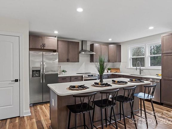 5th image of 1507 W Davidson Ave