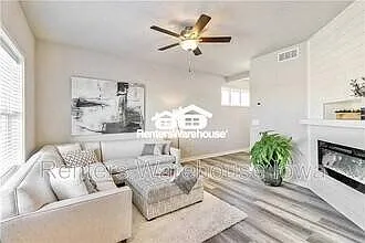 3 Bedroom Townhome w/2 car Garage — Photo 4