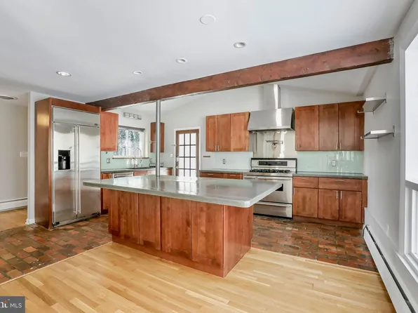 6904 Hickory Hill Rd, Falls Church, VA 22042