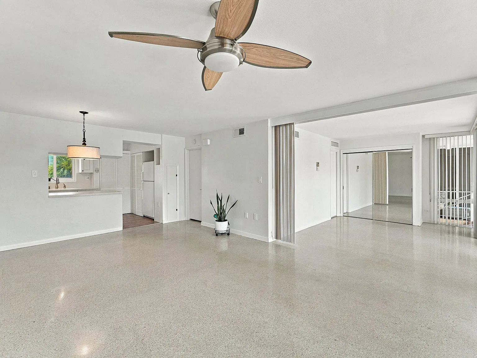2 bed, 1.5 bath, 806 sqft, $2,600 — Photo 3
