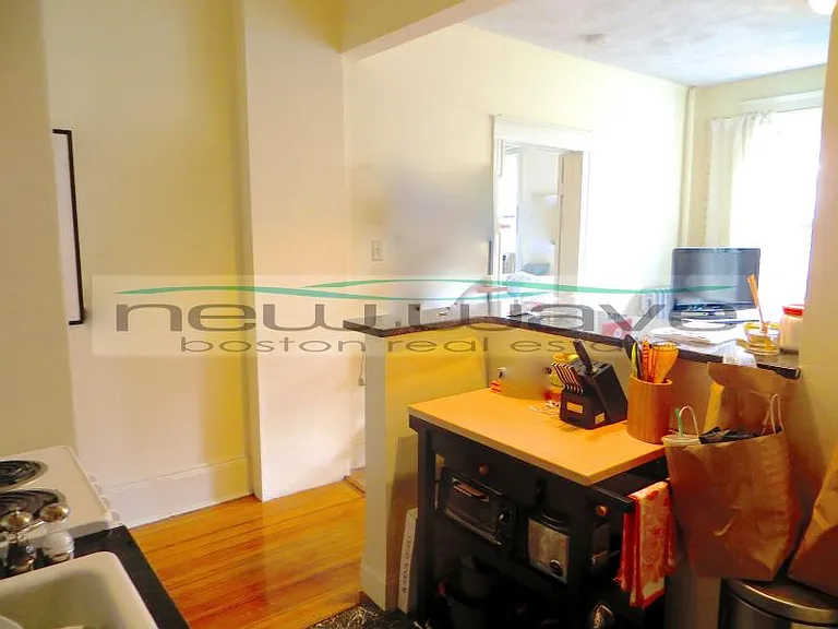 51 Queensberry St #16 — Photo 5