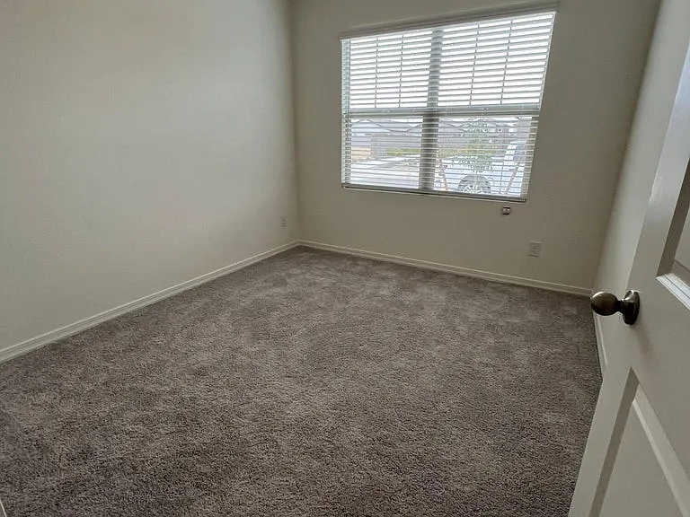 2004 E Driftwood Dr — Photo 7