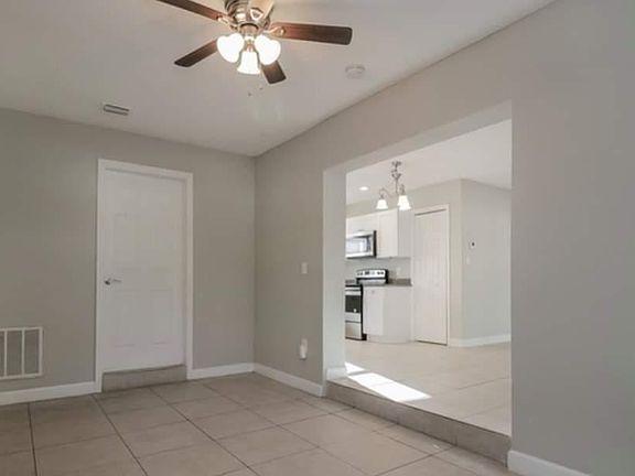 2nd image of 1833 Pineview Cir #1833