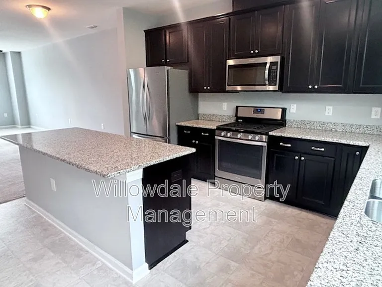 6002 Kentworth Dr — Photo 7