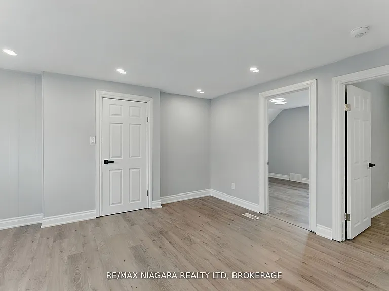 290 Scholfield Ave S #1 — Photo 7
