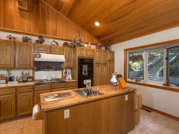 5th image of 610 Peninsula Dr