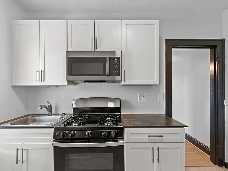702 De Mun Ave #F — Photo 9