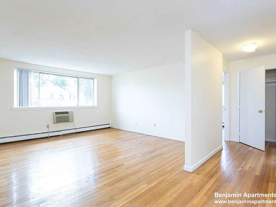 84 Gardner St #7B