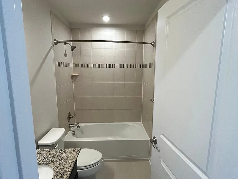 5816 Rochefort St — Photo 13