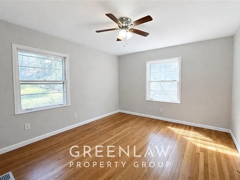 1944 Lyle Ave — Photo 17