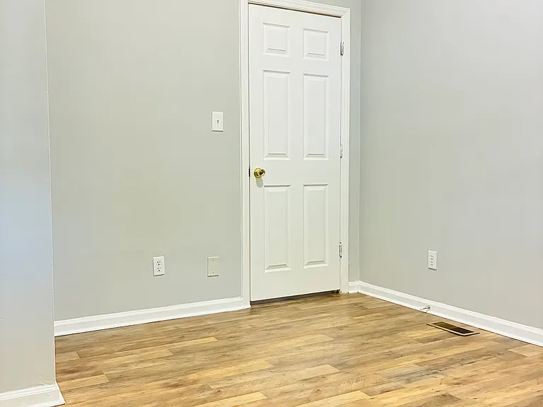 401 S Gray St — Photo 15