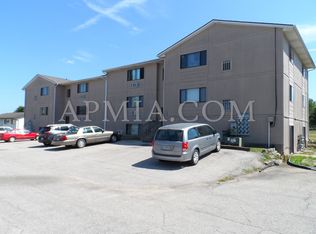 980 Eisenhower Rd APT 23, Hiawatha, IA 52233