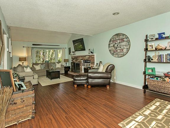 005_Family Room