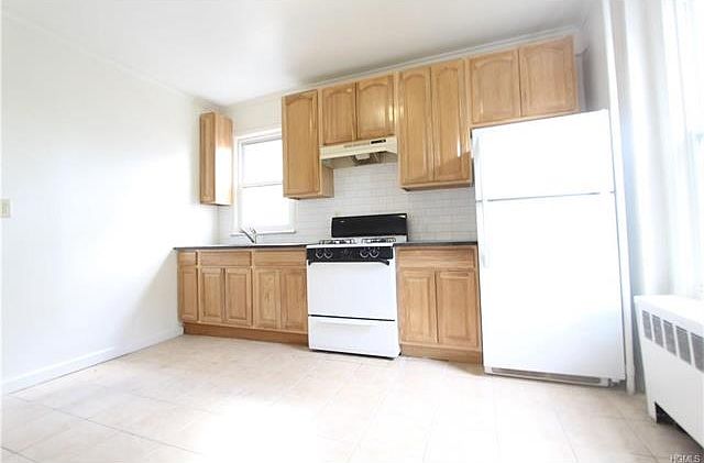 1st image of 198 W Lincoln Ave APT 3